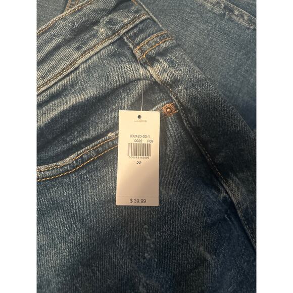 NWT Old Navy Plus Denim Jean Shorts Blue Distressed Secret Smooth Pockets Sz 22 - Picture 4 of 8